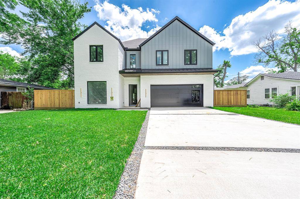 Houston, TX 77018,207 W 33rd ST