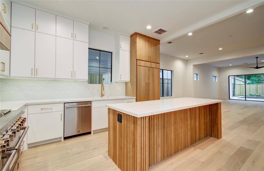 Houston, TX 77008,726 E 13th 1/2 ST