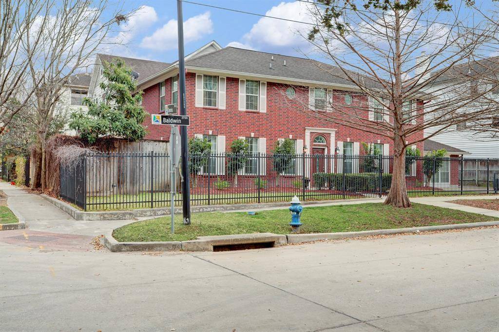 Houston, TX 77006,302 Dennis ST