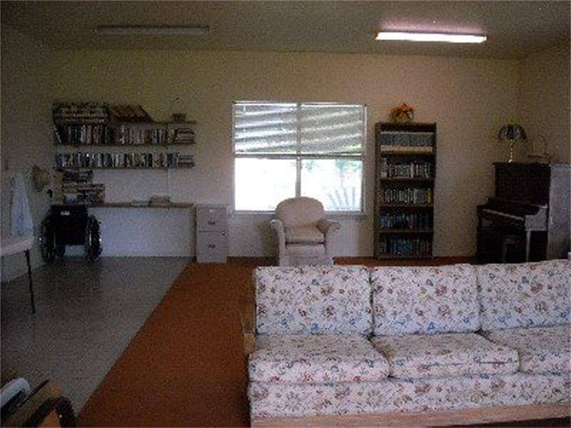 Menard, TX 76859,403 Mesquite