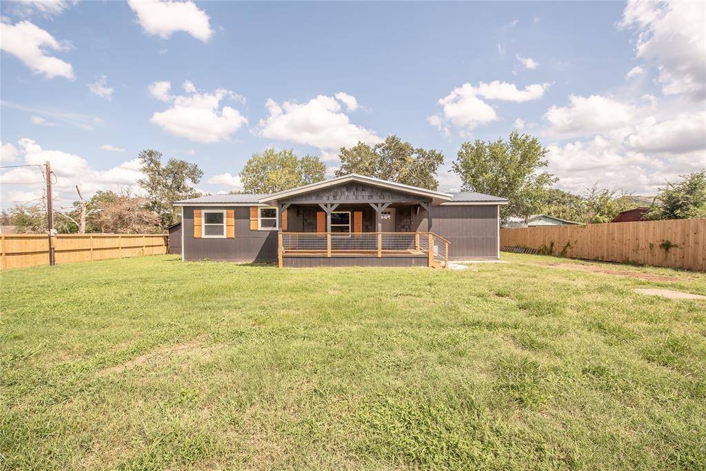 Somerville, TX 77879,215 Shady Oaks ST