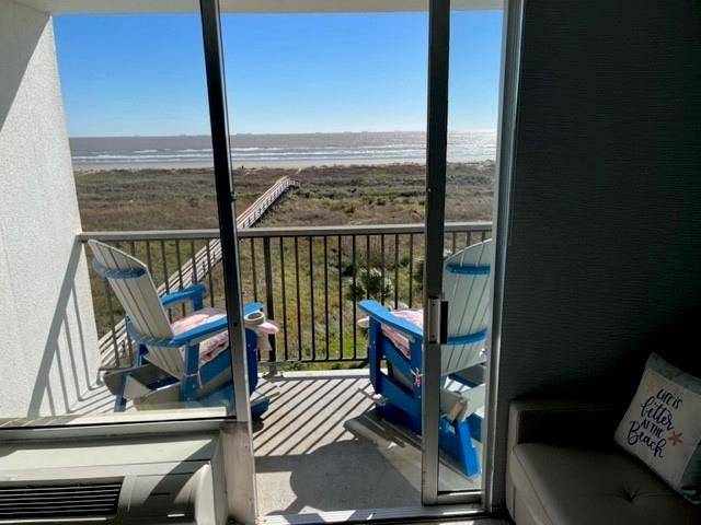 Galveston, TX 77550,415 E Beach Drive #303