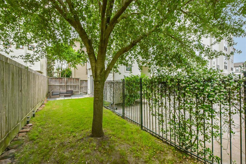 Houston, TX 77008,926 W 22nd ST