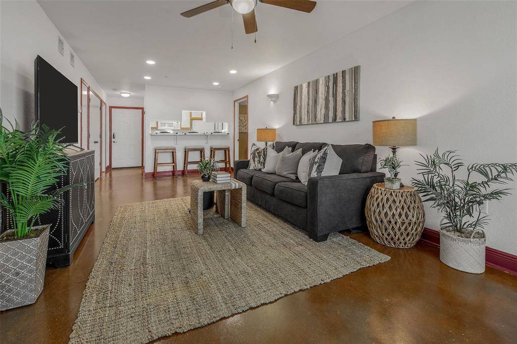 College Station, TX 77840,517 Southwest Pkwy #103