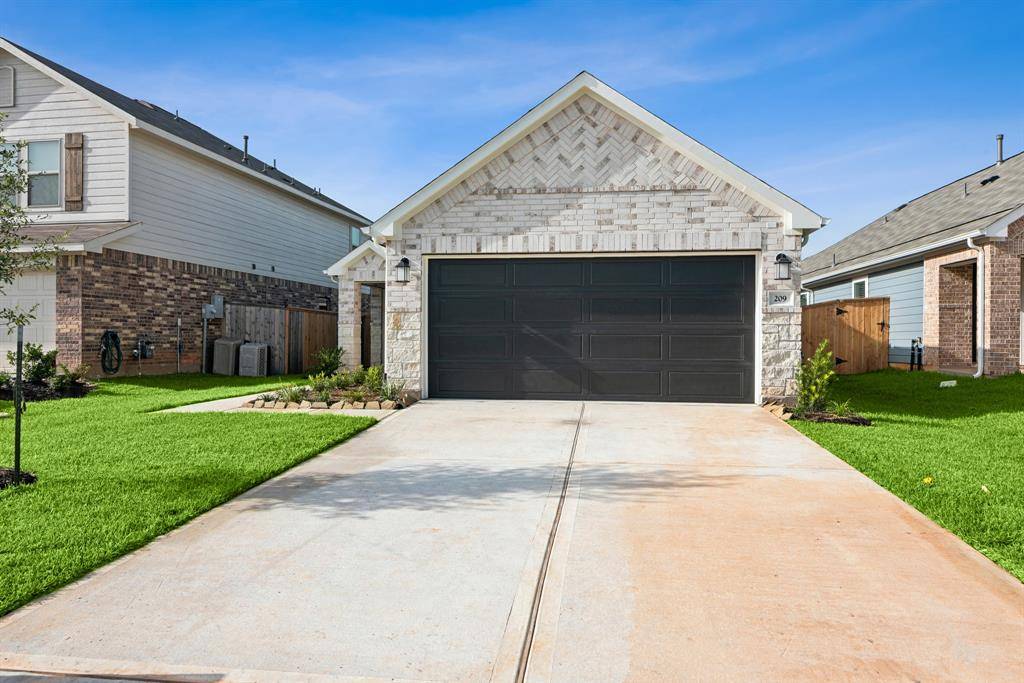 Willis, TX 77378,209 Crystal Bay LN