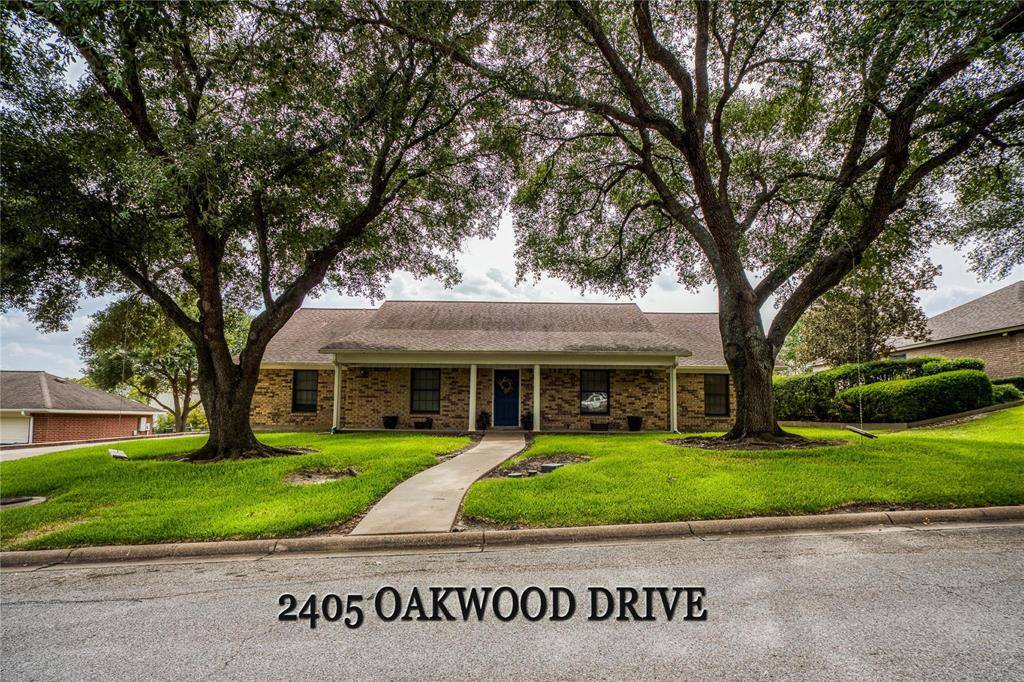 Brenham, TX 77833,2405 Oakwood DR