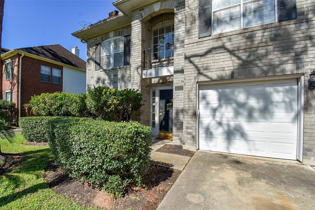 Sugar Land, TX 77479,1207 Green Knoll DR