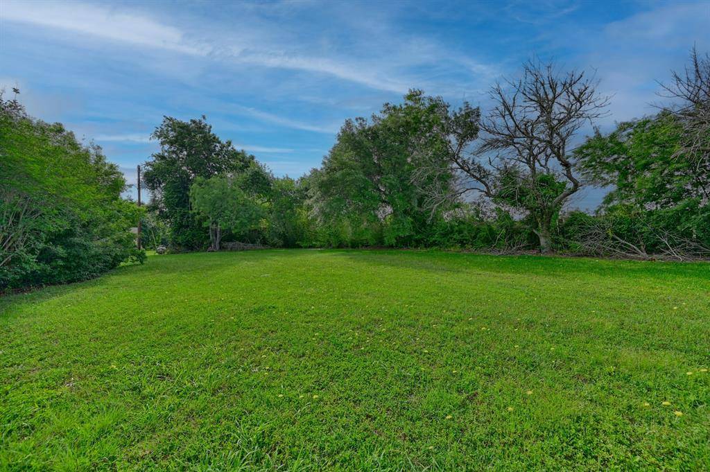 Brenham, TX 77833,915 Farmers