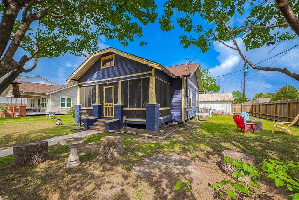 Houston, TX 77009,208 Goldenrod ST