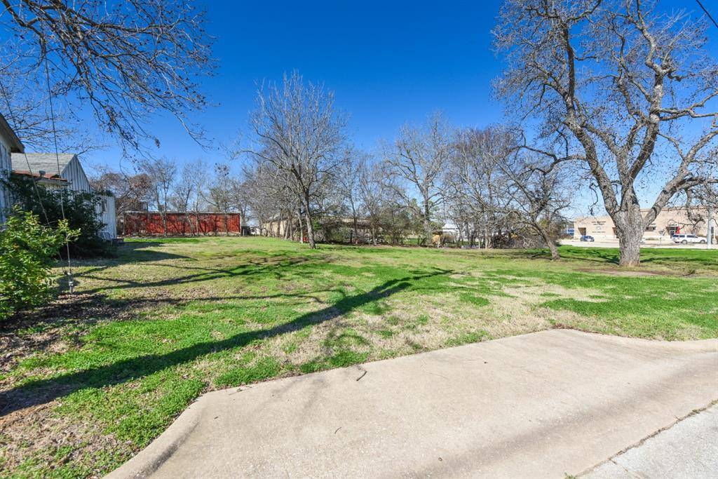 Caldwell, TX 77836,103 W Fox Street