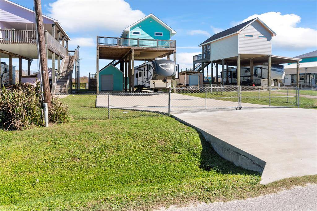 Crystal Beach, TX 77650,892 S East RD