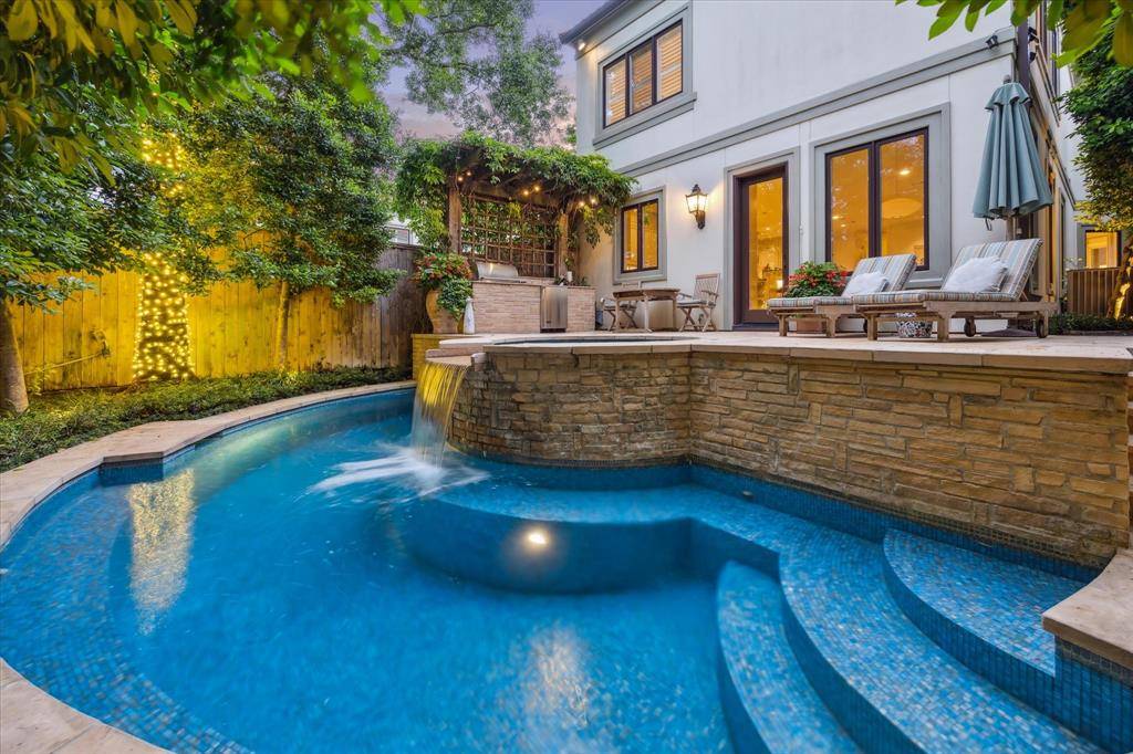 Houston, TX 77007,5710 Logan LN