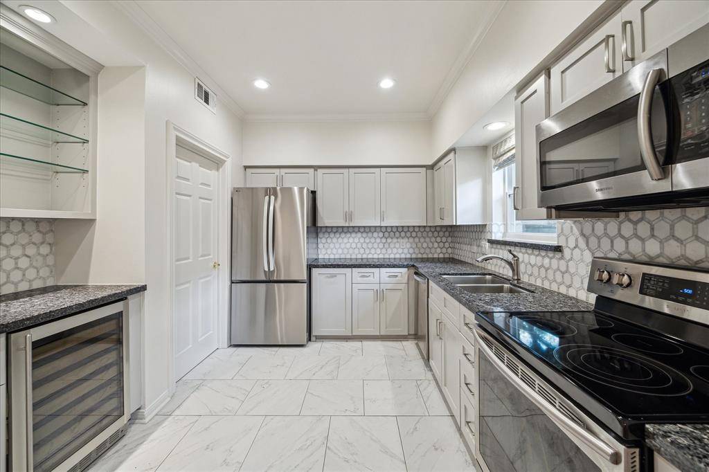 Houston, TX 77098,2901 Bammel LN #17