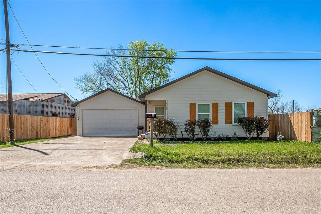 Houston, TX 77026,5917 Pickfair ST
