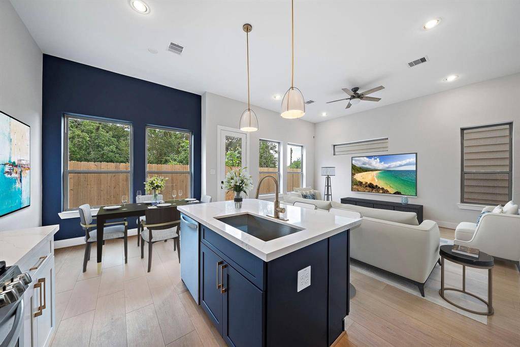 Houston, TX 77055,8404 Vogue LN