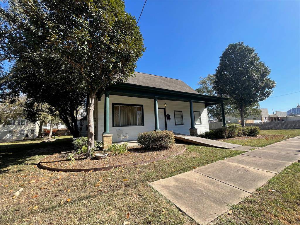 Wharton, TX 77488,416 W Burleson ST