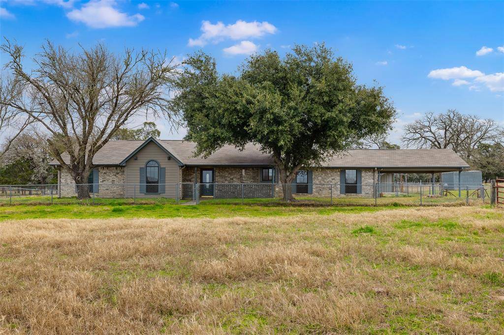 Paige, TX 78659,1252 County Road 106