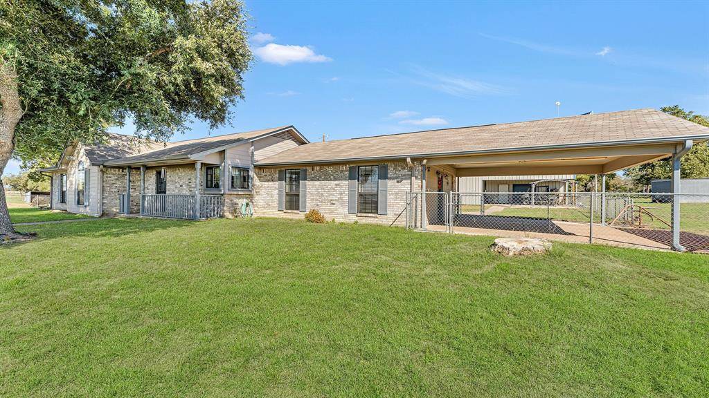 Paige, TX 78659,1252 County Road 106