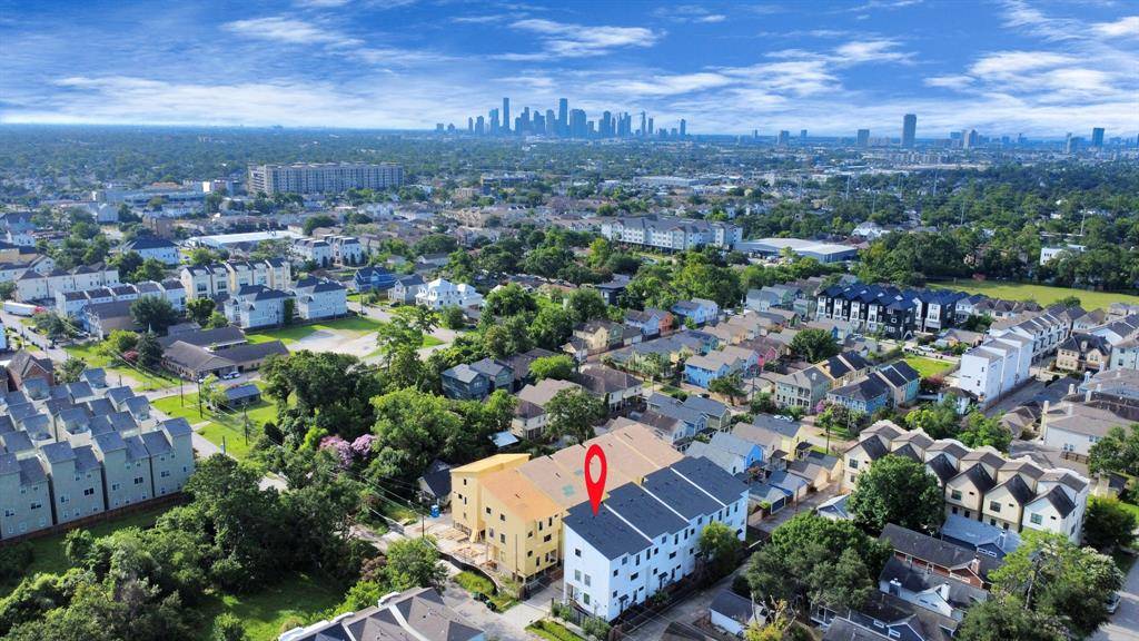 Houston, TX 77008,1044 W 17th ST