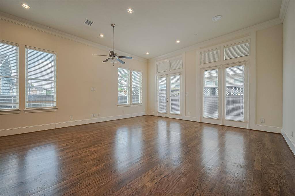 Houston, TX 77009,1035 E 28th ST