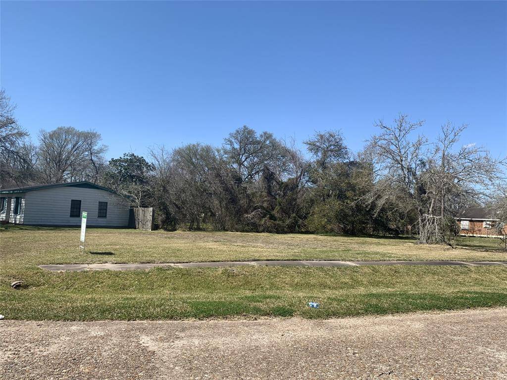 La Marque, TX 77568,600 Azalea DR