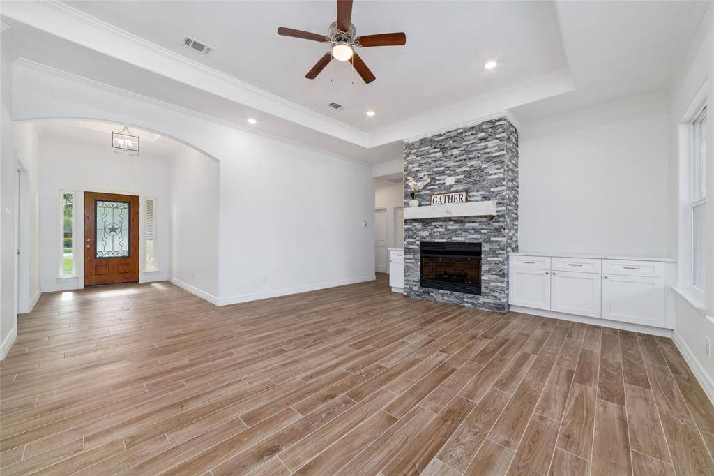 Magnolia, TX 77354,914 Box Elder DR