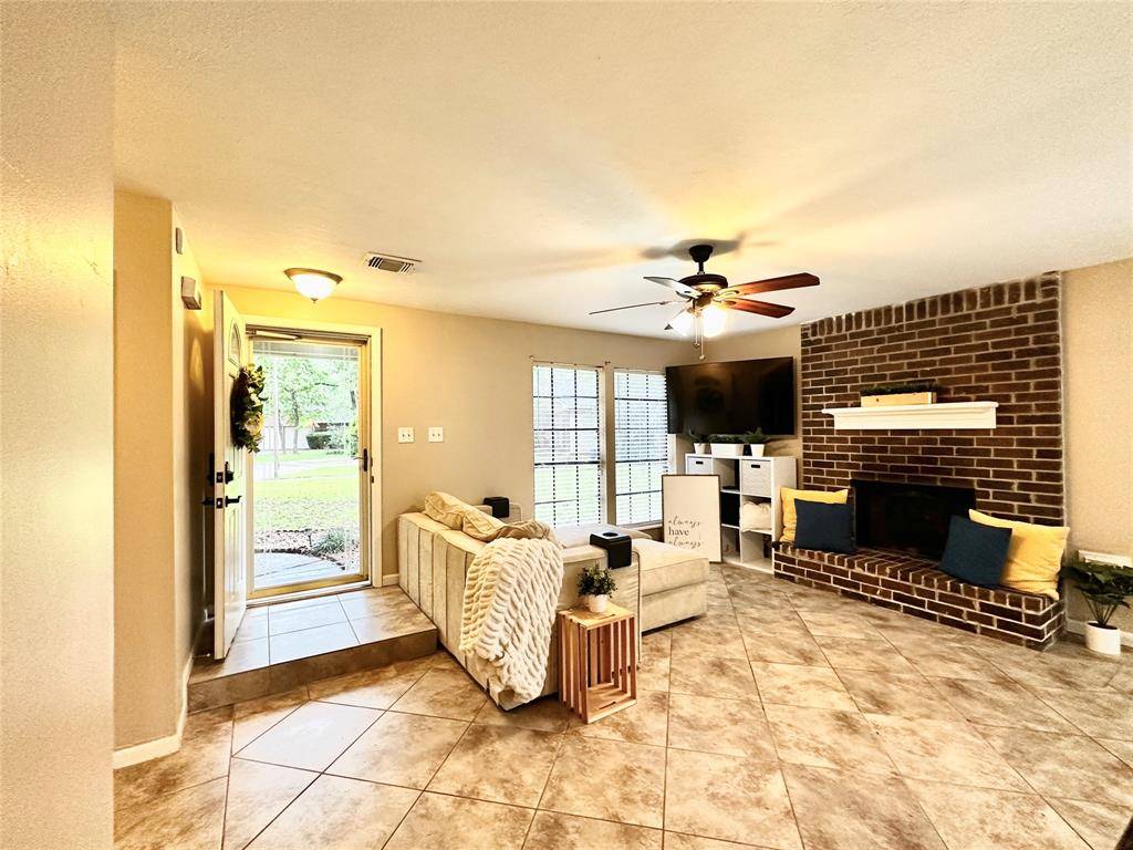 The Woodlands, TX 77381,95 Trummel CT