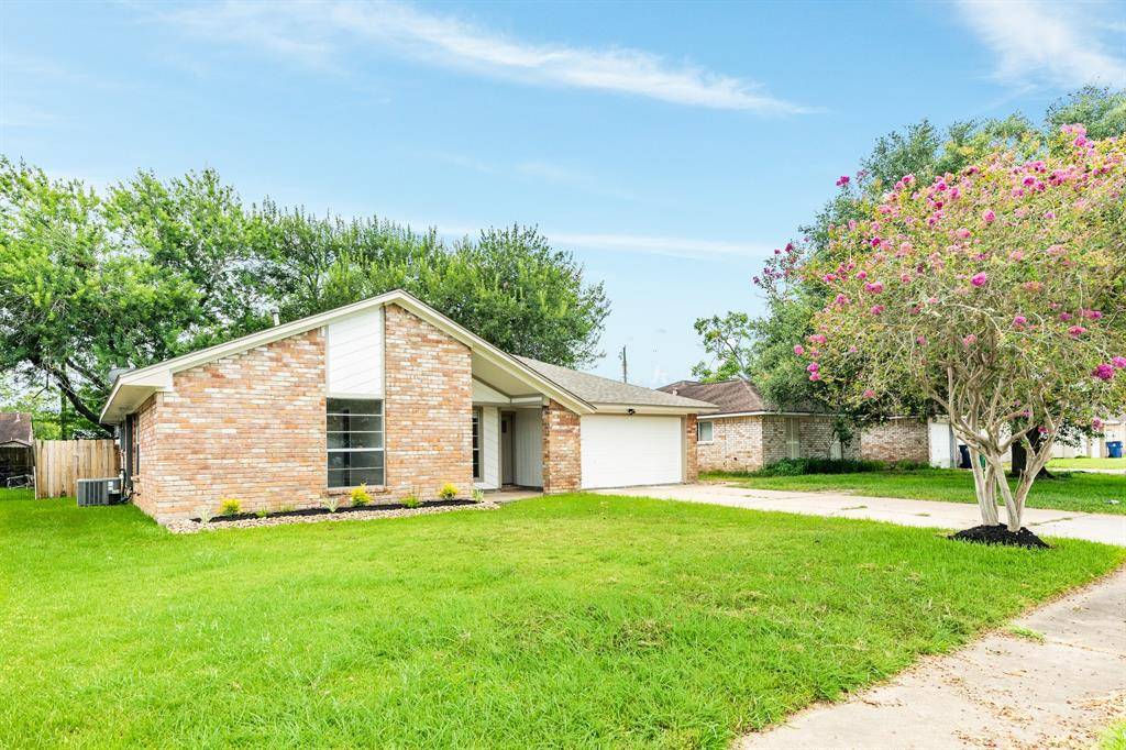 Angleton, TX 77515,1216 Clover DR