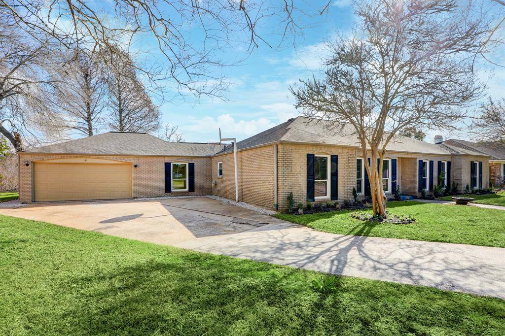 Friendswood, TX 77546,389 Dawn Hill DR