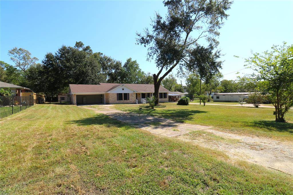 Highlands, TX 77562,211 N 12th ST