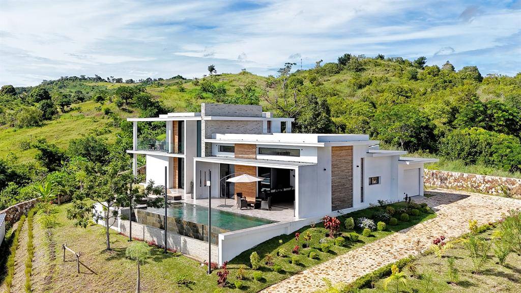 207,4 Luxury Villa Andrahibo