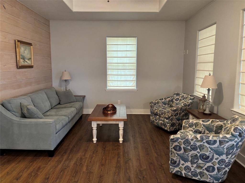 Crystal Beach, TX 77650,943 Sand Dune DR