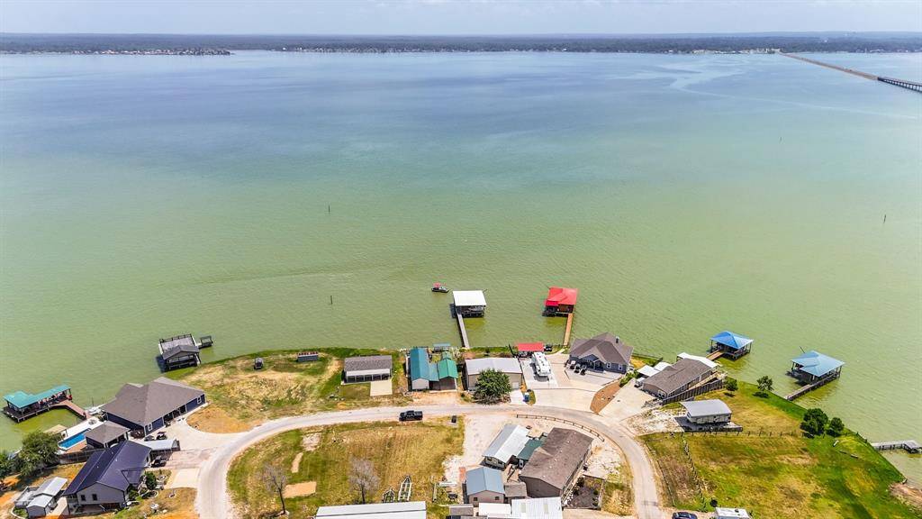 Point Blank, TX 77364,521 LAGOON DR