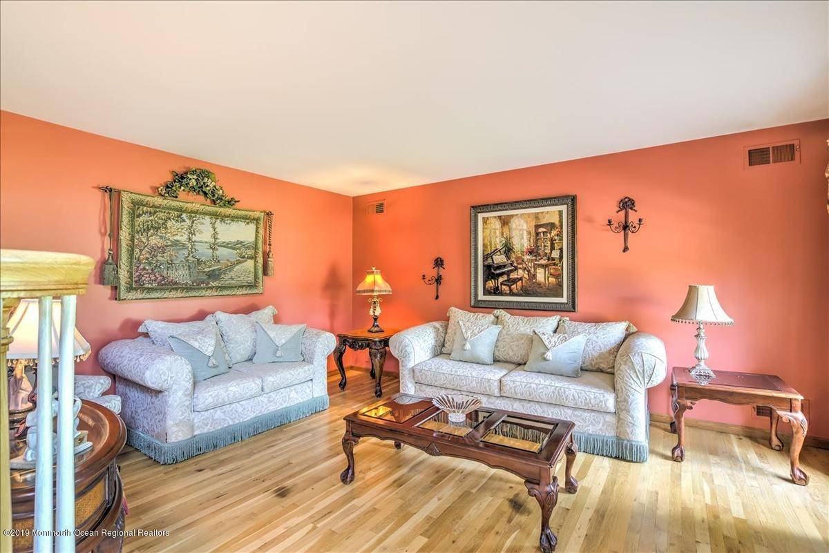 Manalapan, NJ 07726,5 Joseph Street