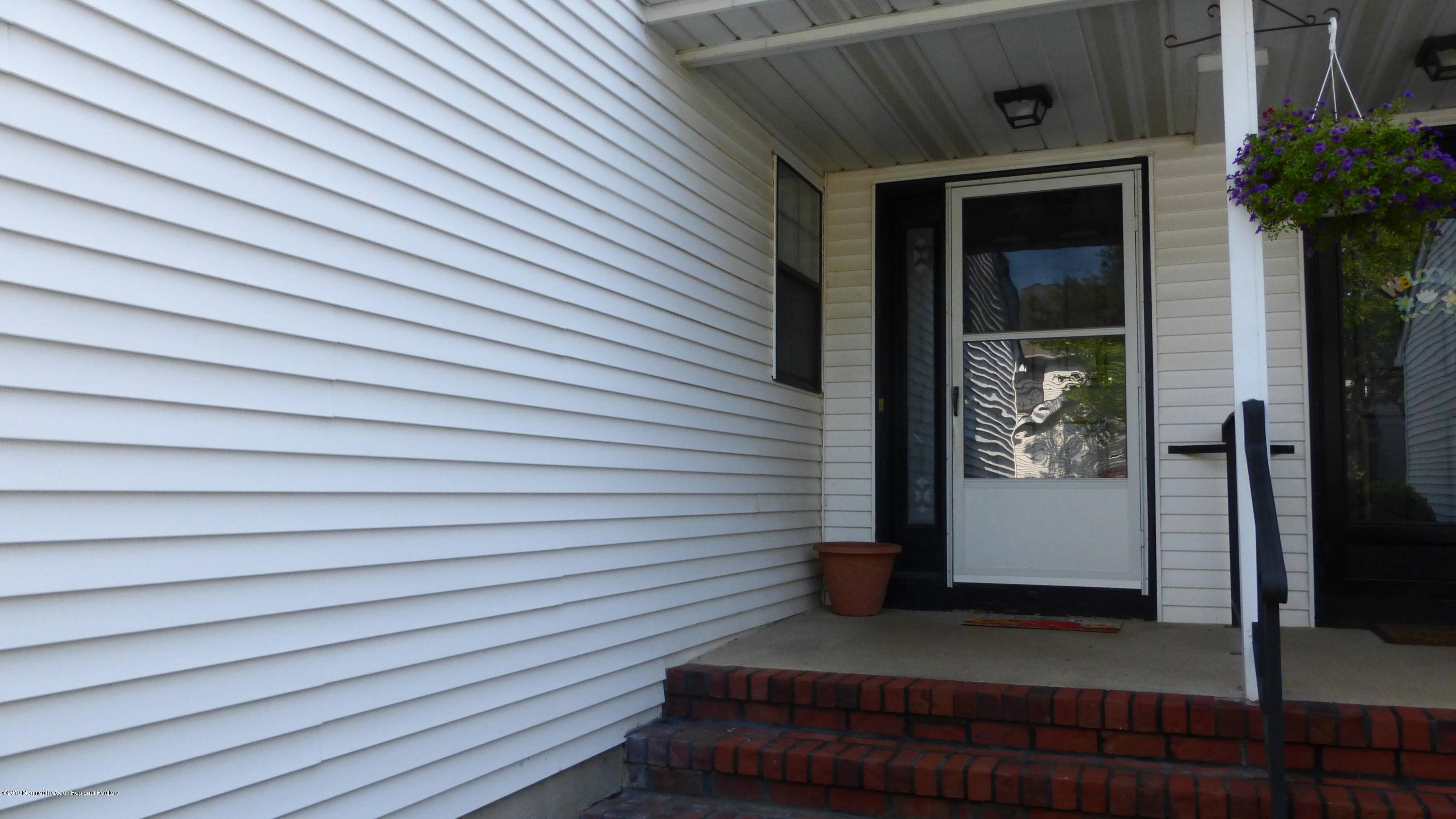 Manalapan, NJ 07726,116 Chestnut Way #11-6