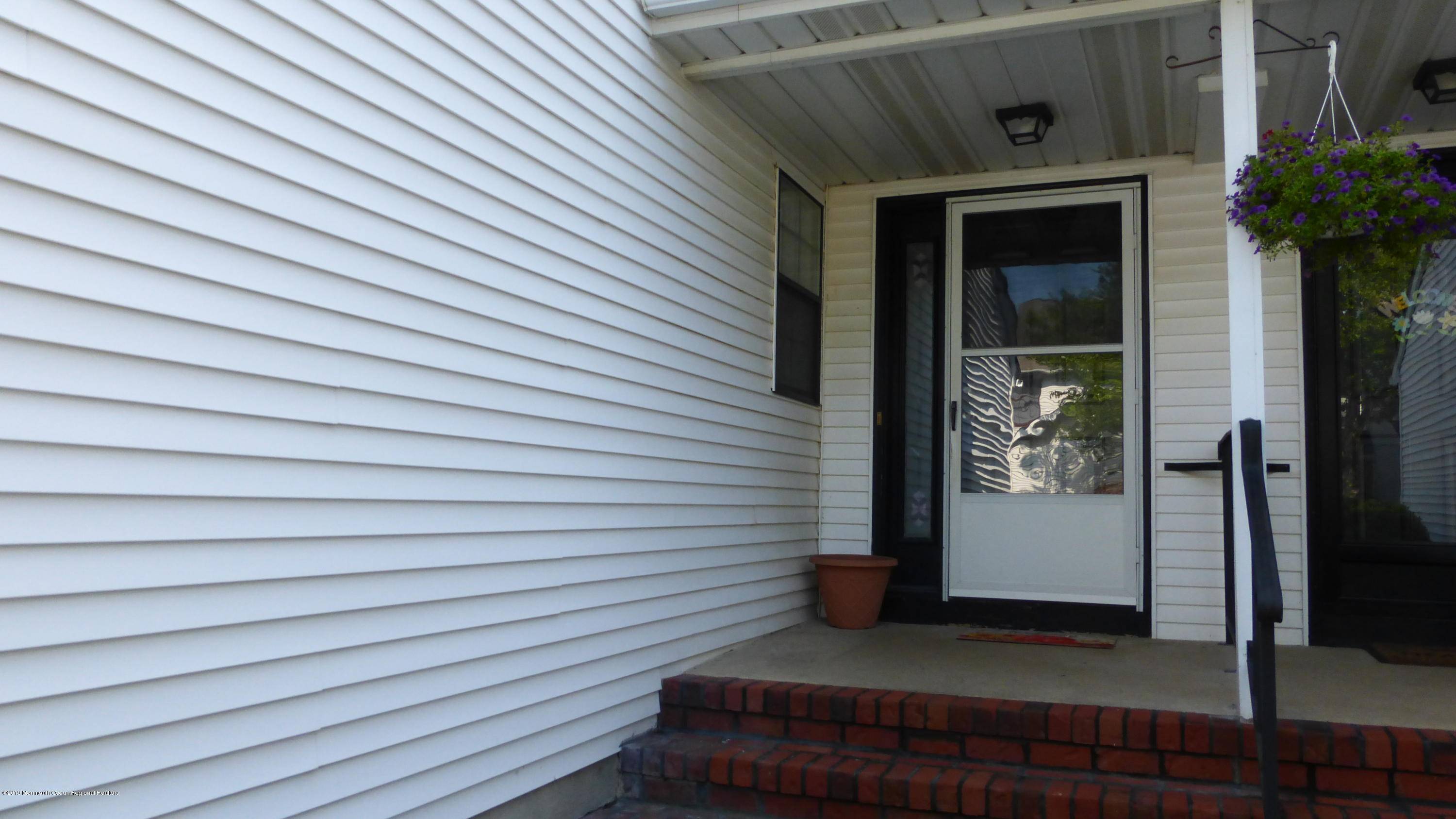 Manalapan, NJ 07726,116 Chestnut Way #11-6