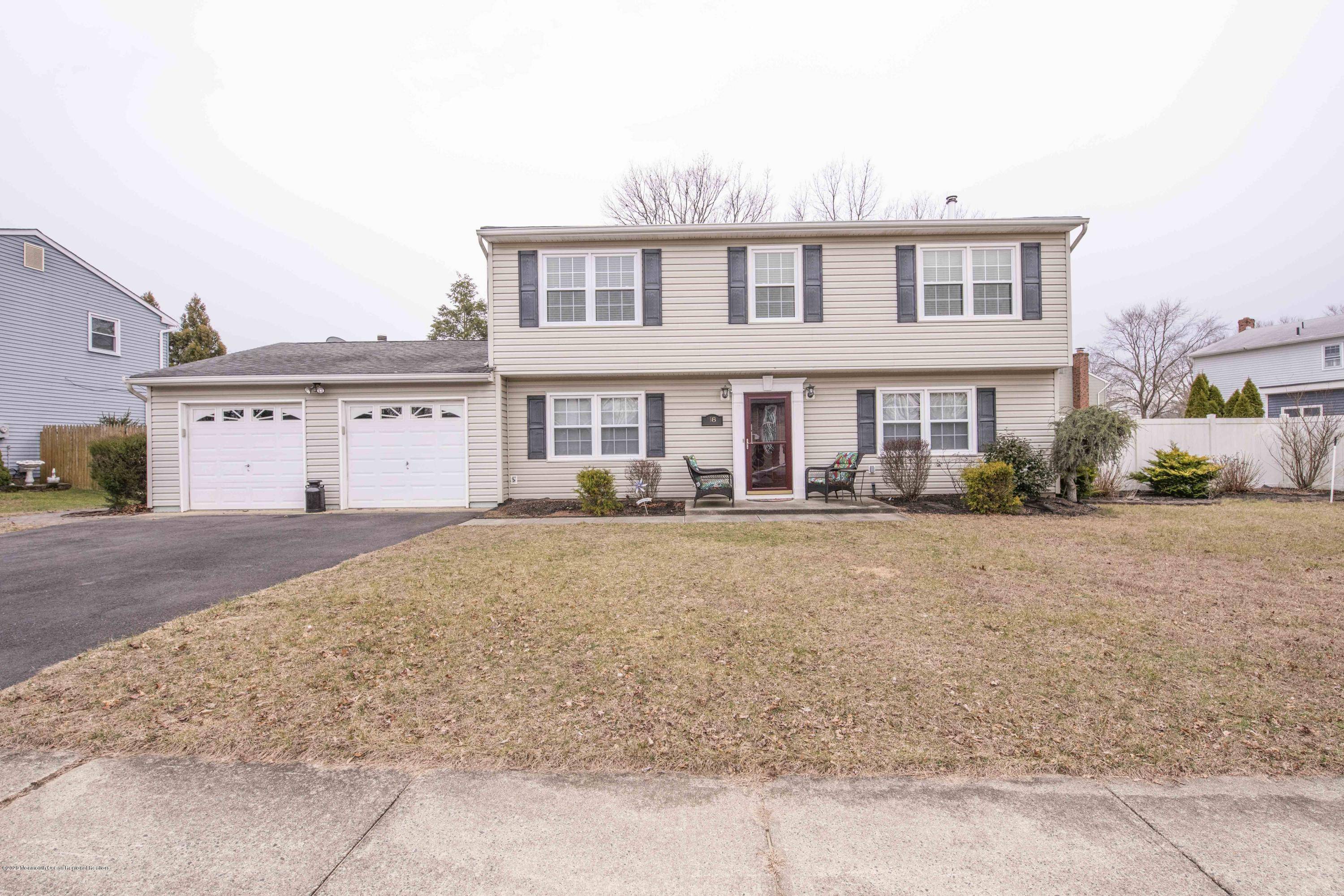 Howell, NJ 07731,18 Poplar Street