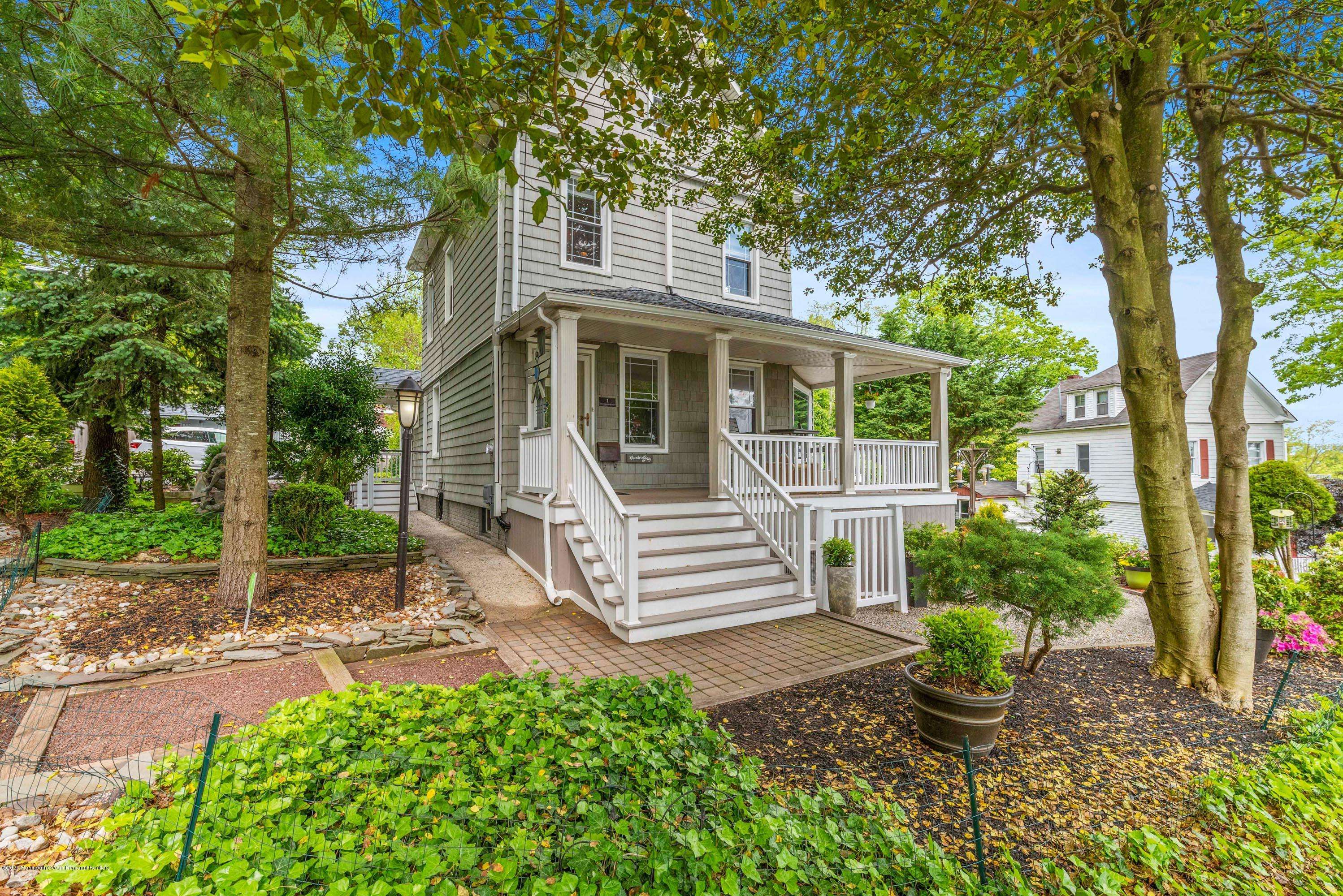 Highlands, NJ 07732,1 Woodland Street