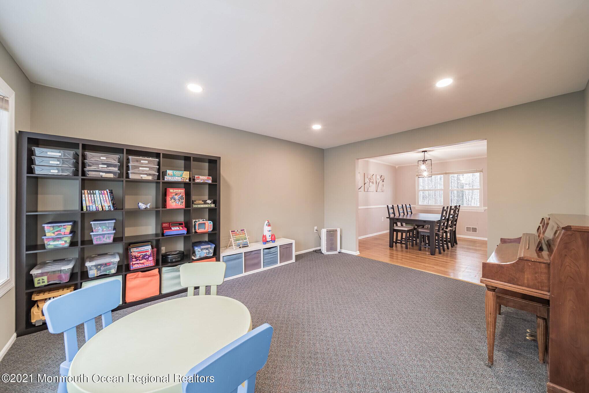 Matawan, NJ 07747,18 Donald Circle