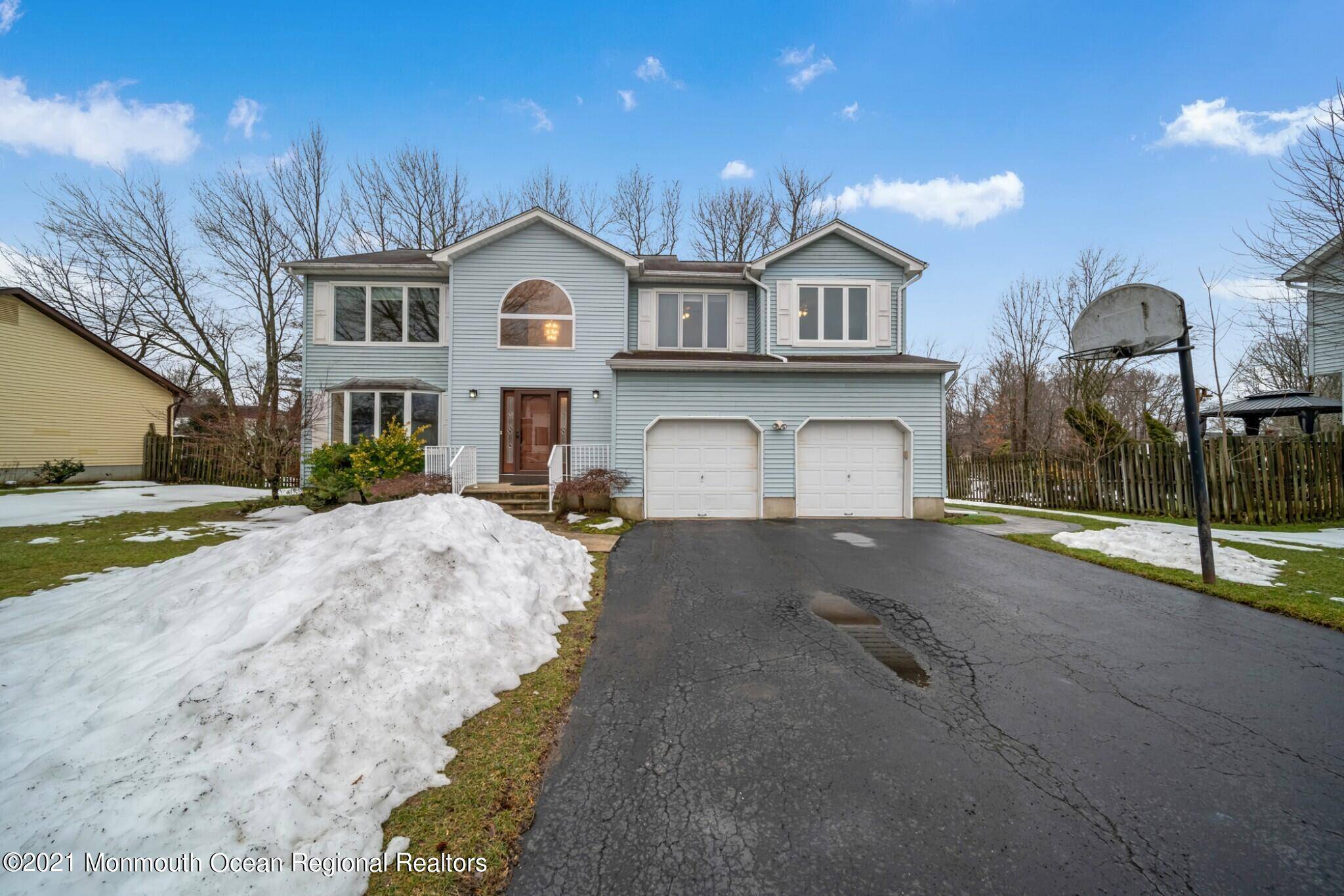 Matawan, NJ 07747,18 Donald Circle