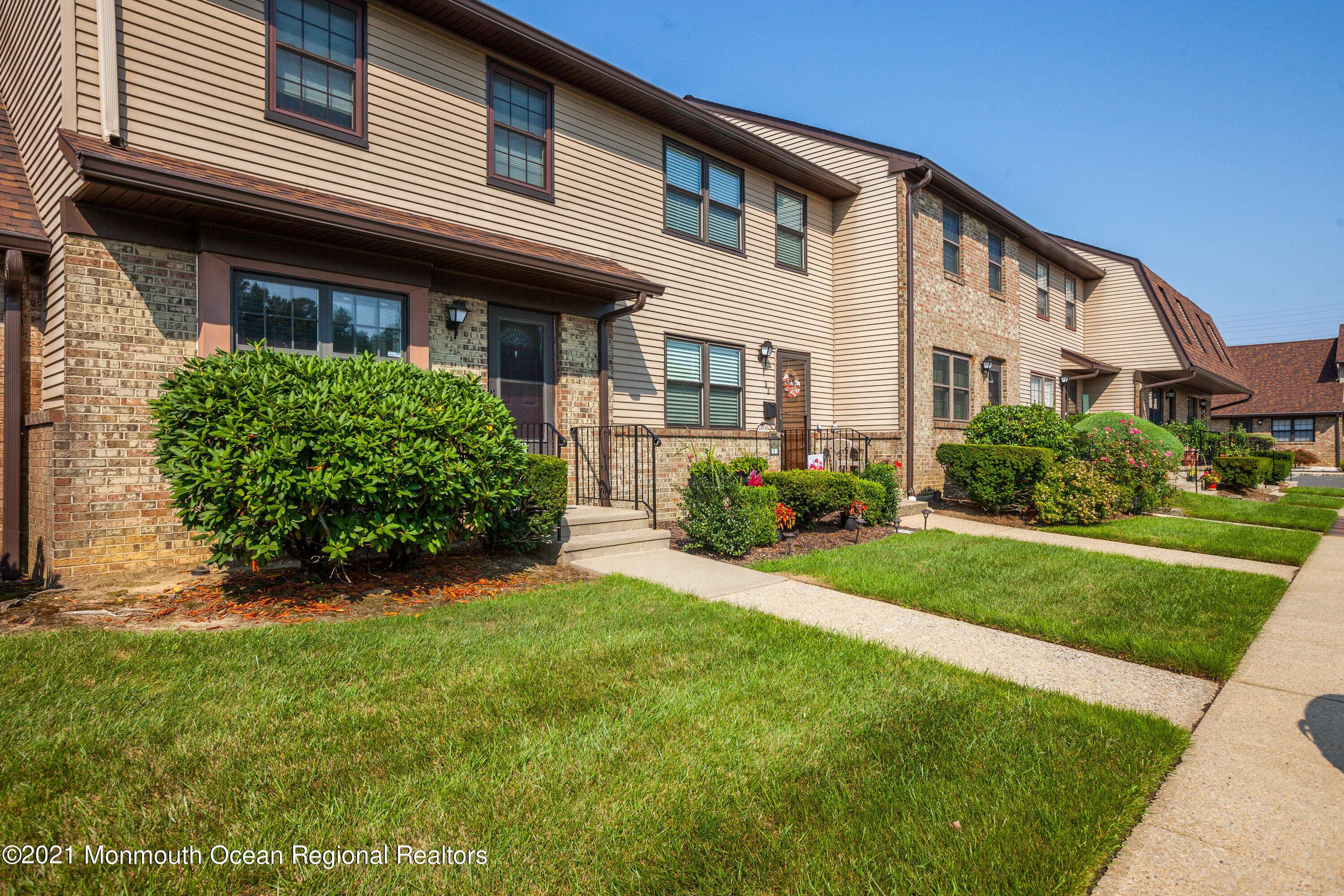 Hazlet, NJ 07730,31 Village Green Way