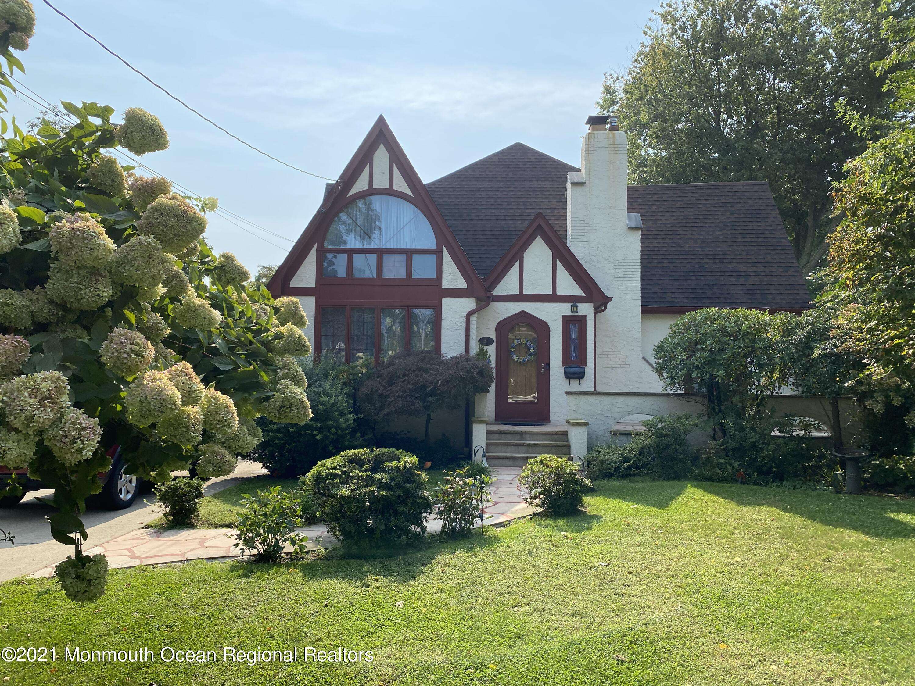 Little Silver, NJ 07739,24 Monroe Avenue