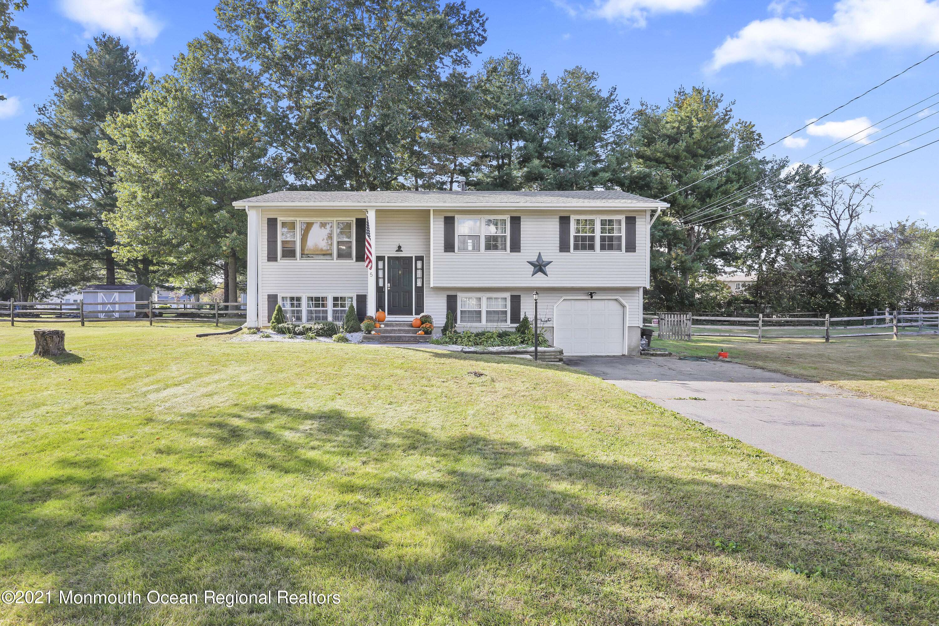 East Windsor, NJ 08520,5 Cypress Court