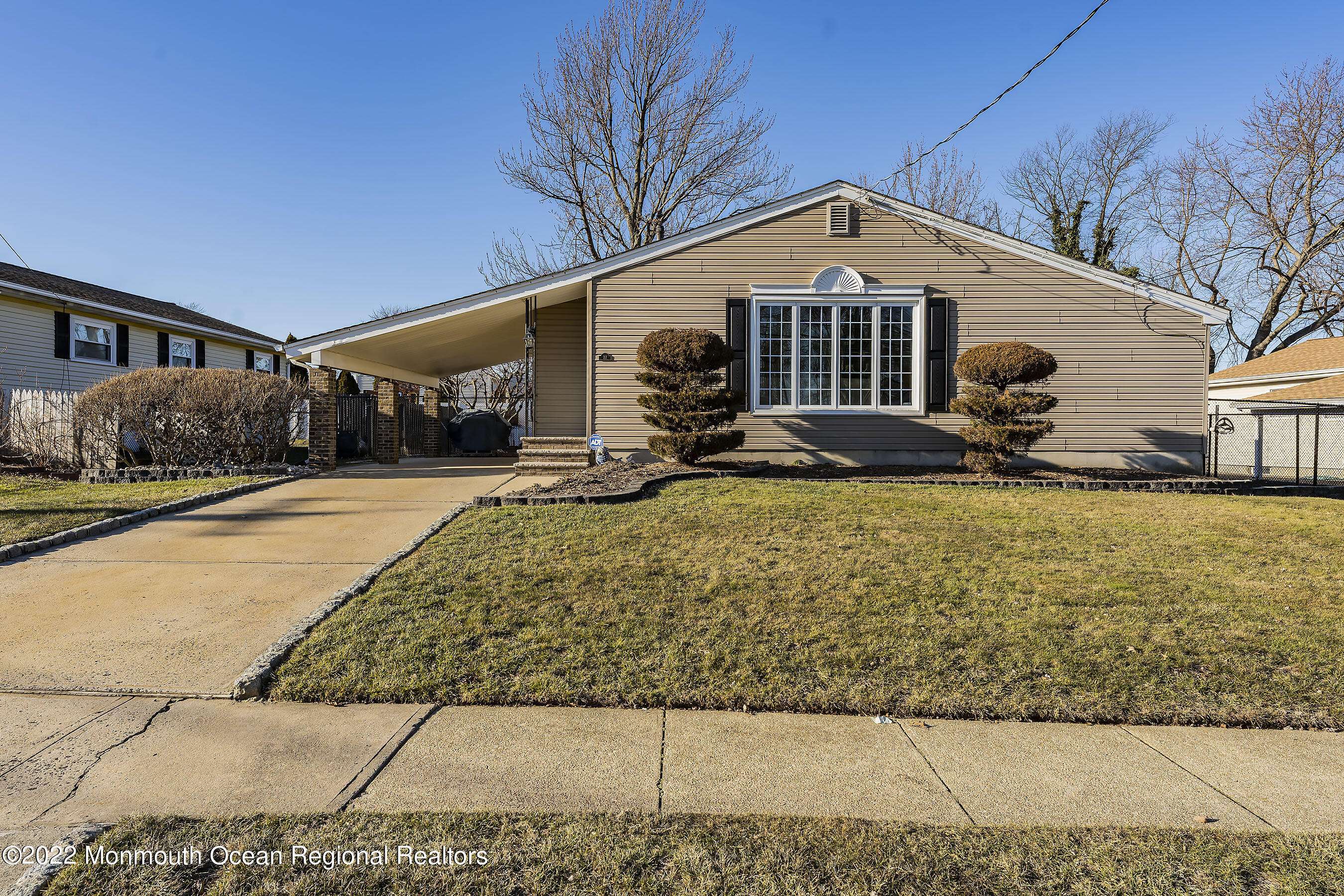 Keyport, NJ 07735,22 Woodshore E