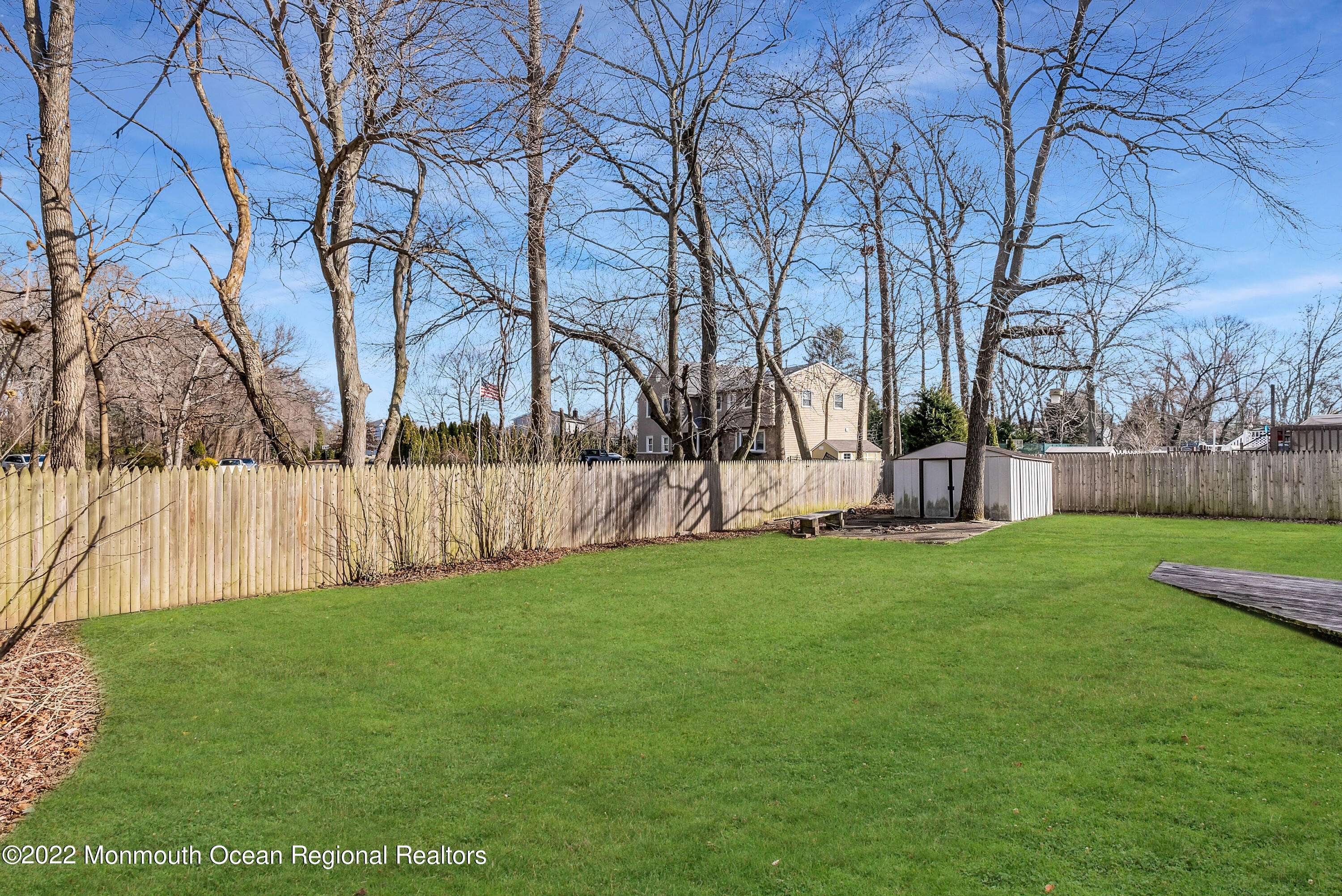 Oakhurst, NJ 07755,35 Peach Tree Road