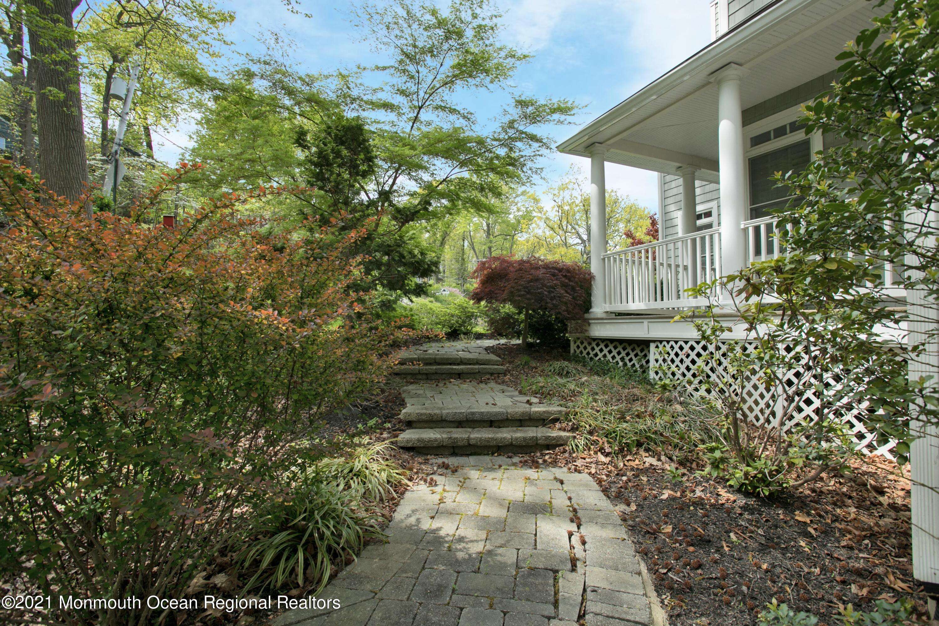 Atlantic Highlands, NJ 07716,20 Lawrie Road