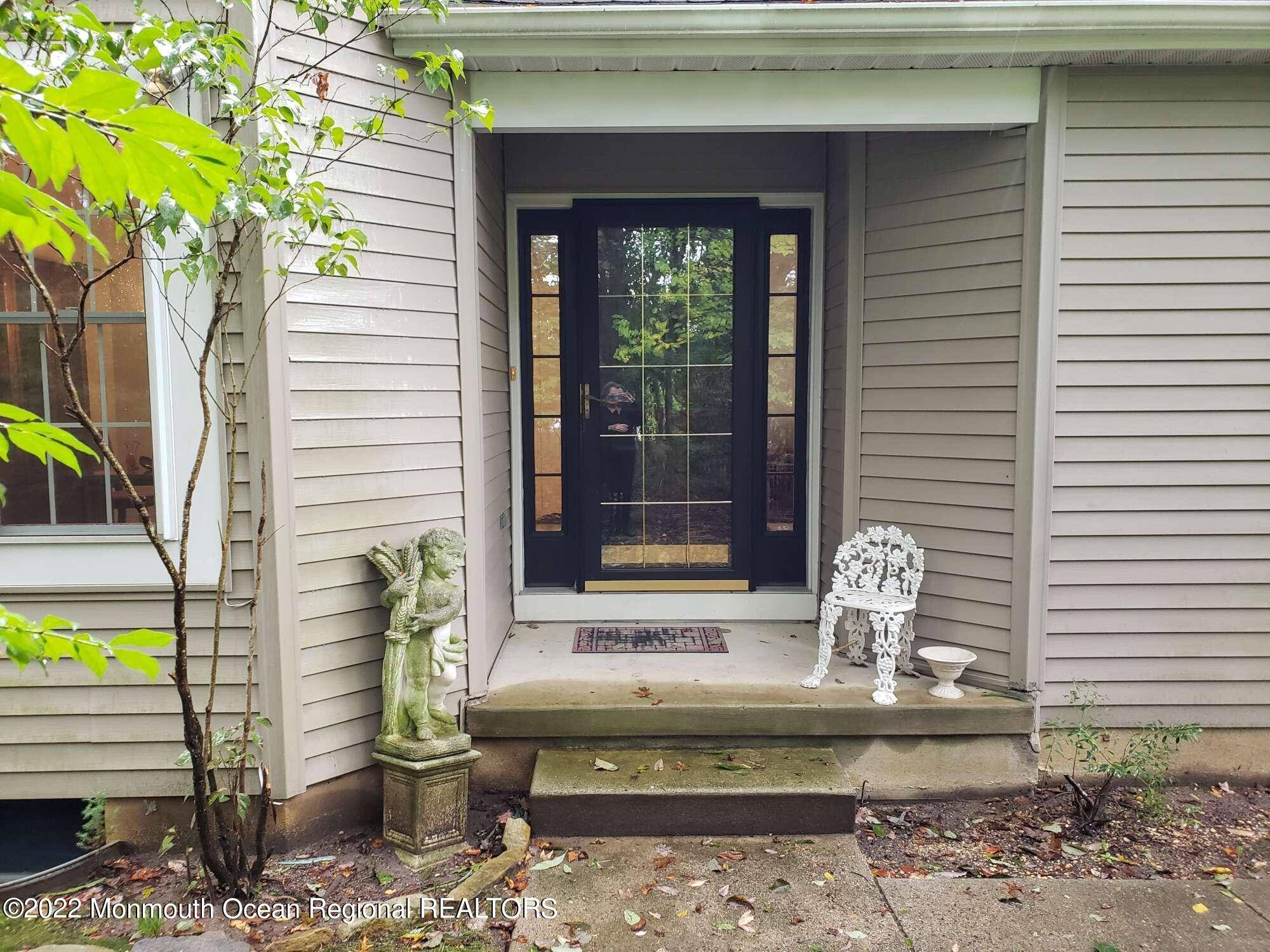 Jackson, NJ 08527,11 Thatcher Court
