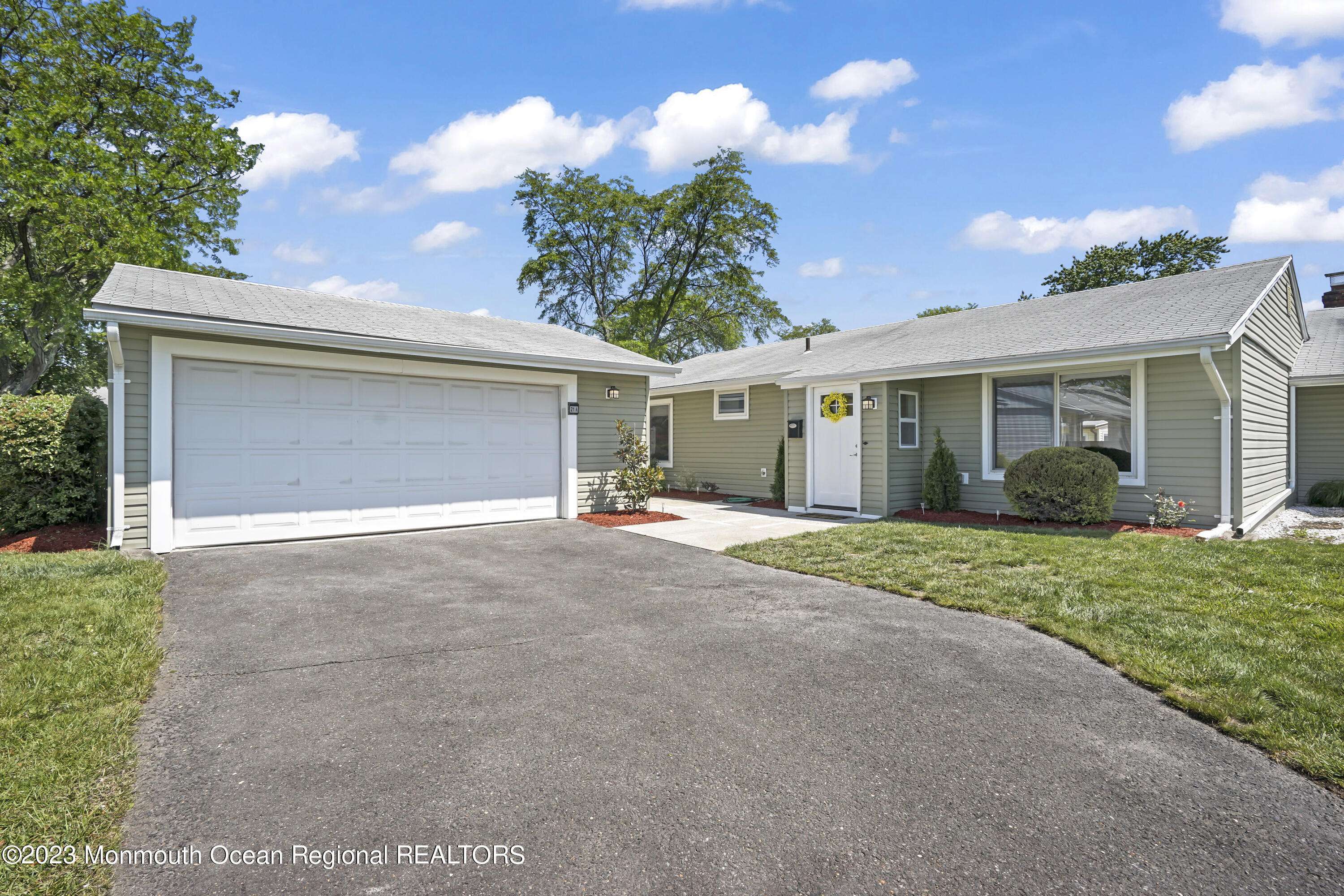 Monroe, NJ 08831,21 Celtis Plz #21A