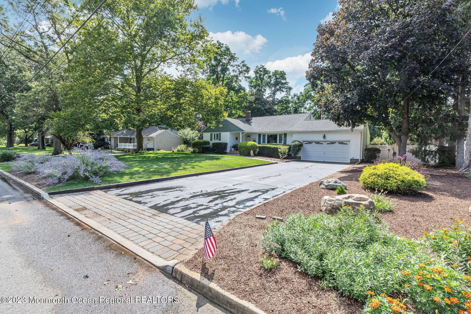 Lincroft, NJ 07738,166 Manor Parkway