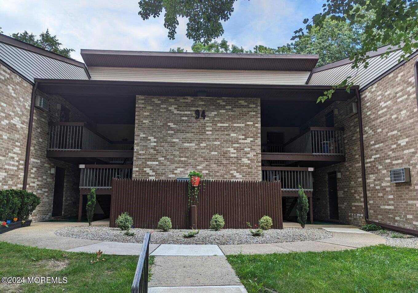 Manalapan, NJ 07726,94 Arrowood Road #G
